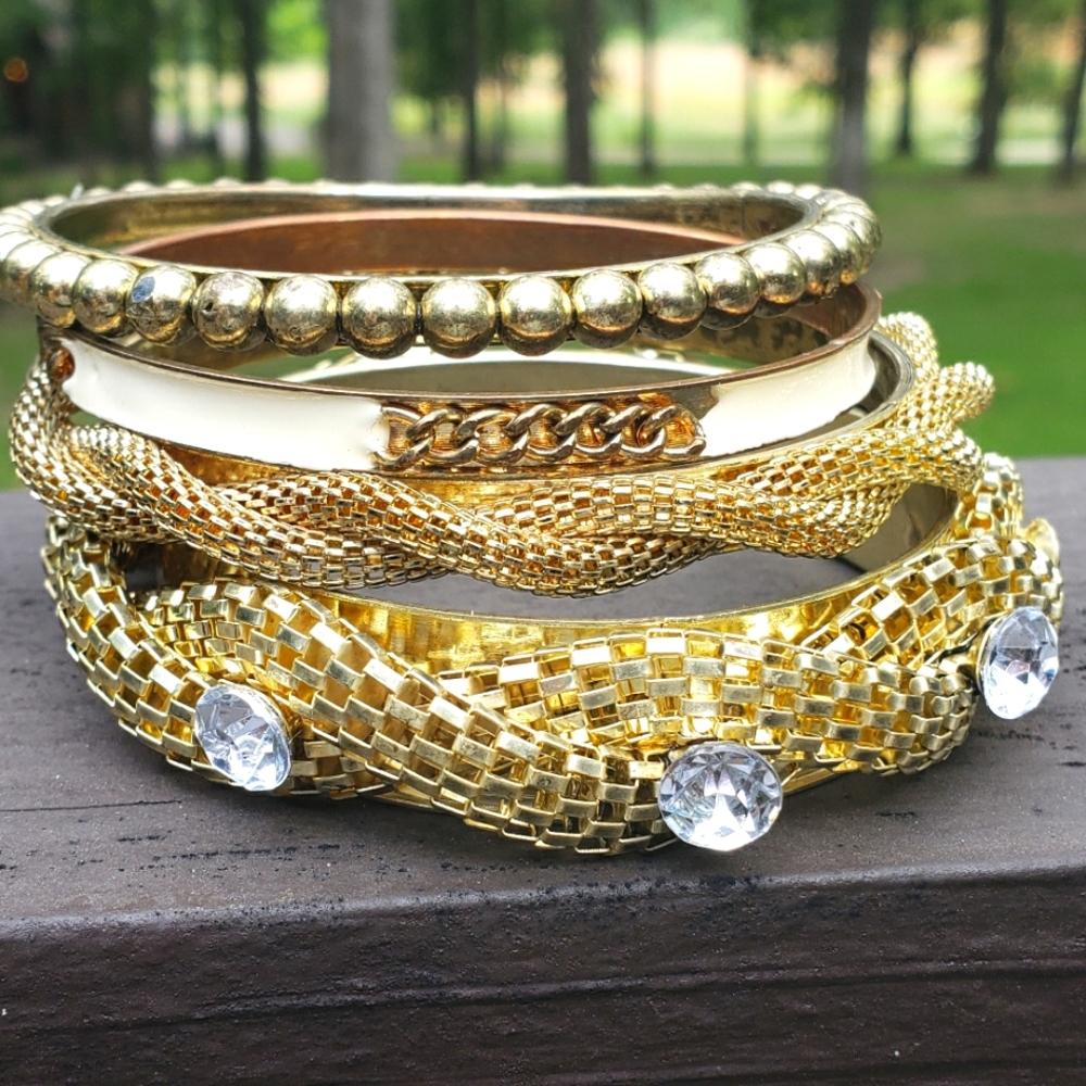 🌺🌻🍁❄ 5/$24 Lot of 3 Fashion bangles + 1 FREE